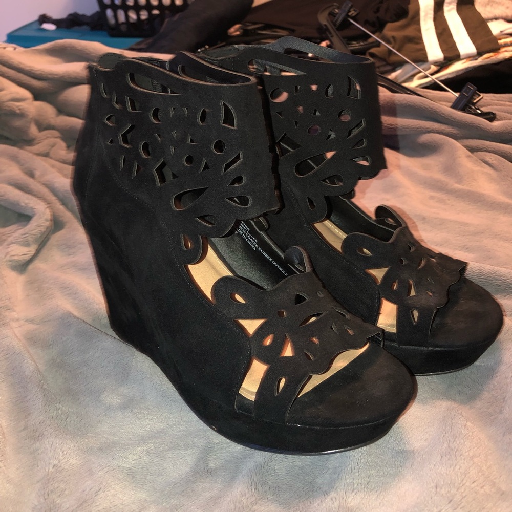 Torrid size 11 black cutout wedge platform